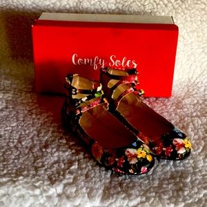Ladies floral flats